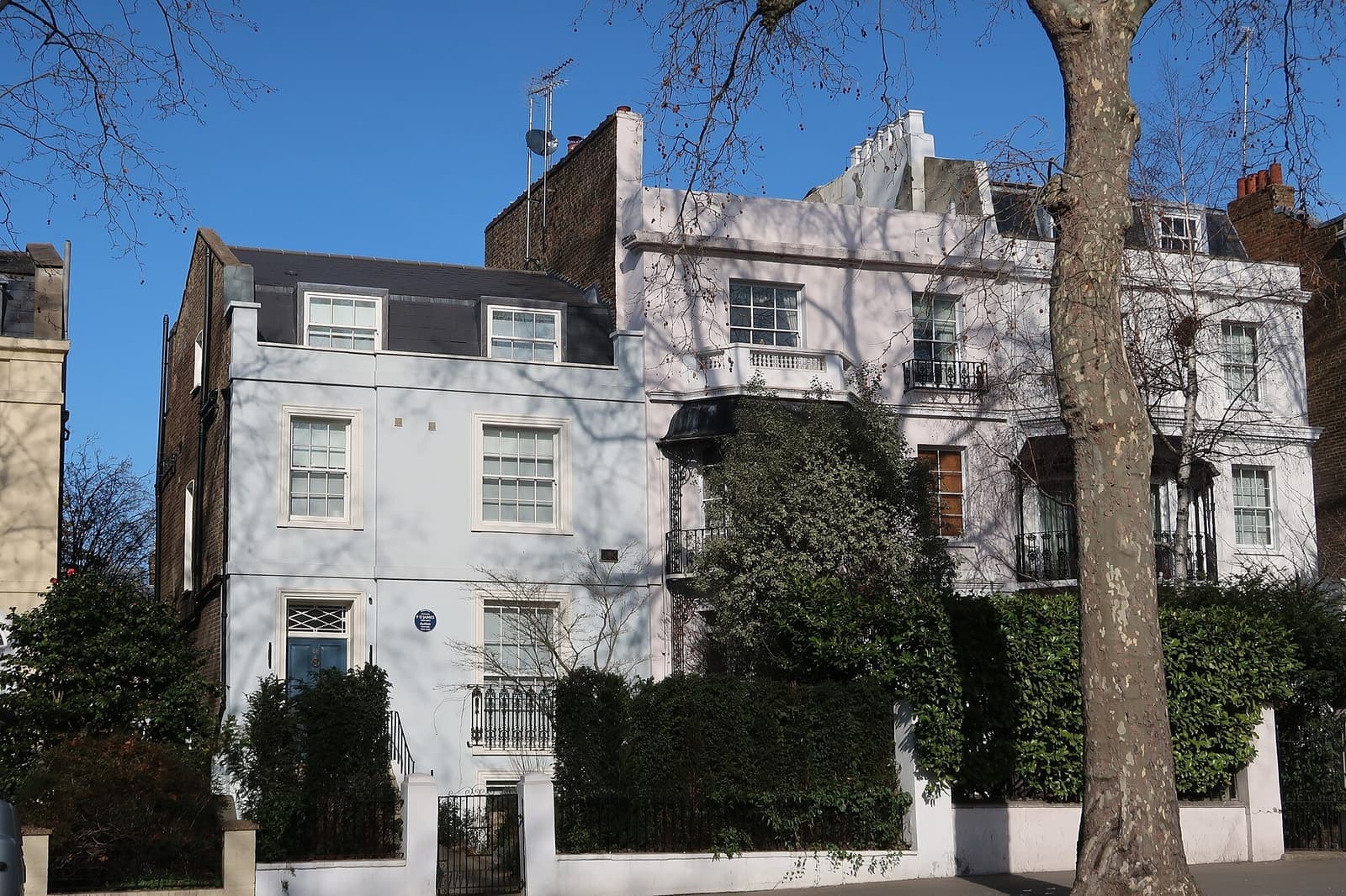 A white stucco villa on Holland Park Avenue