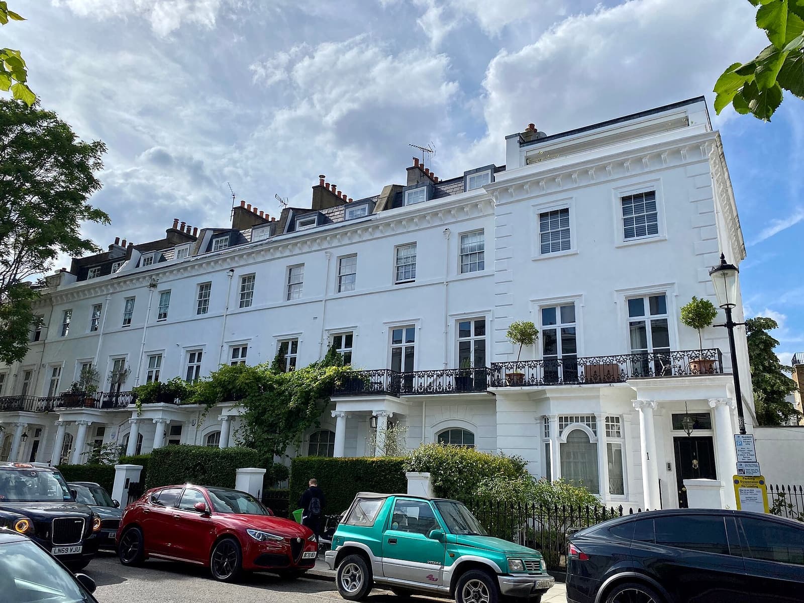 White stucco terraces on Thurloe Street, South Kensington